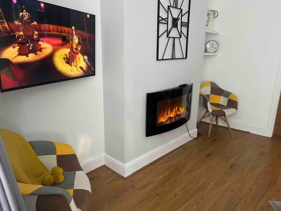Anfield Home Sleeps 5 Close To Lfc Free Parking Liverpool Exterior foto