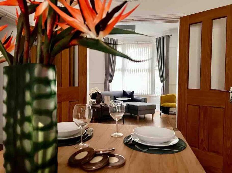 Anfield Home Sleeps 5 Close To Lfc Free Parking Liverpool Exterior foto